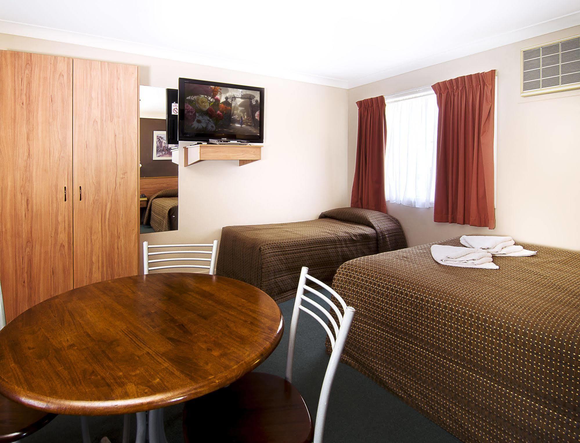 Riviera On Ruthven Motel Toowoomba Exterior photo
