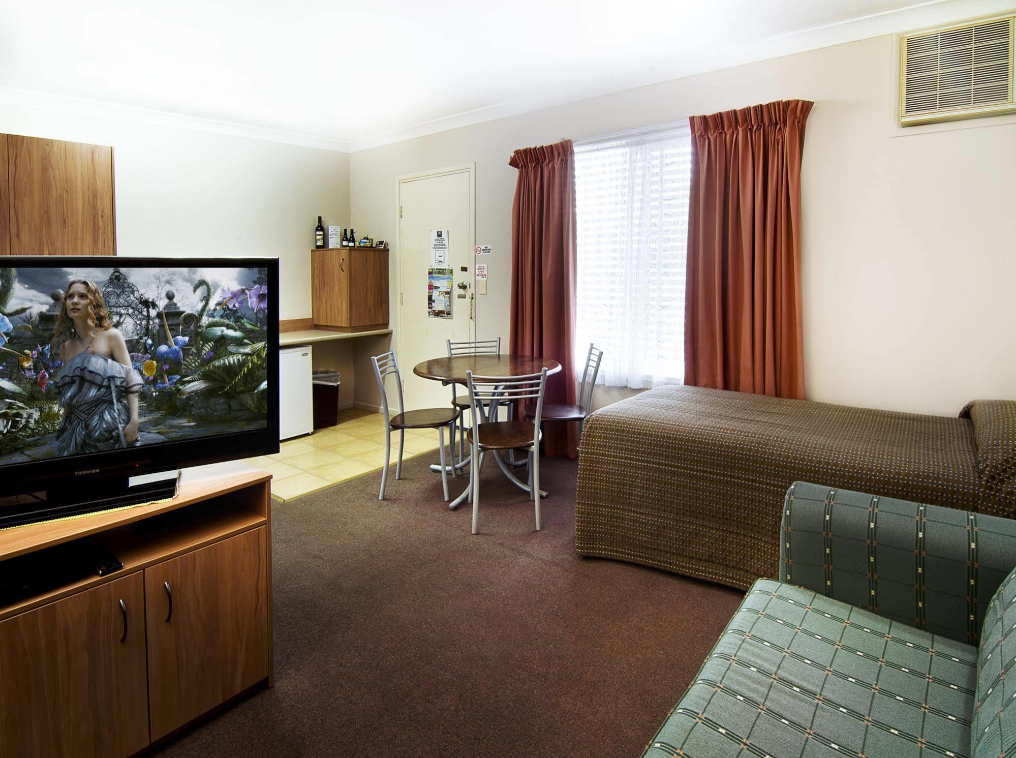 Riviera On Ruthven Motel Toowoomba Exterior photo